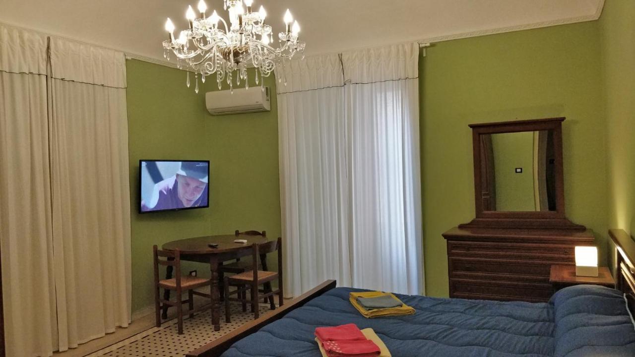 Adriano'S House Catania Cathedral First Floor Apartamento Exterior foto